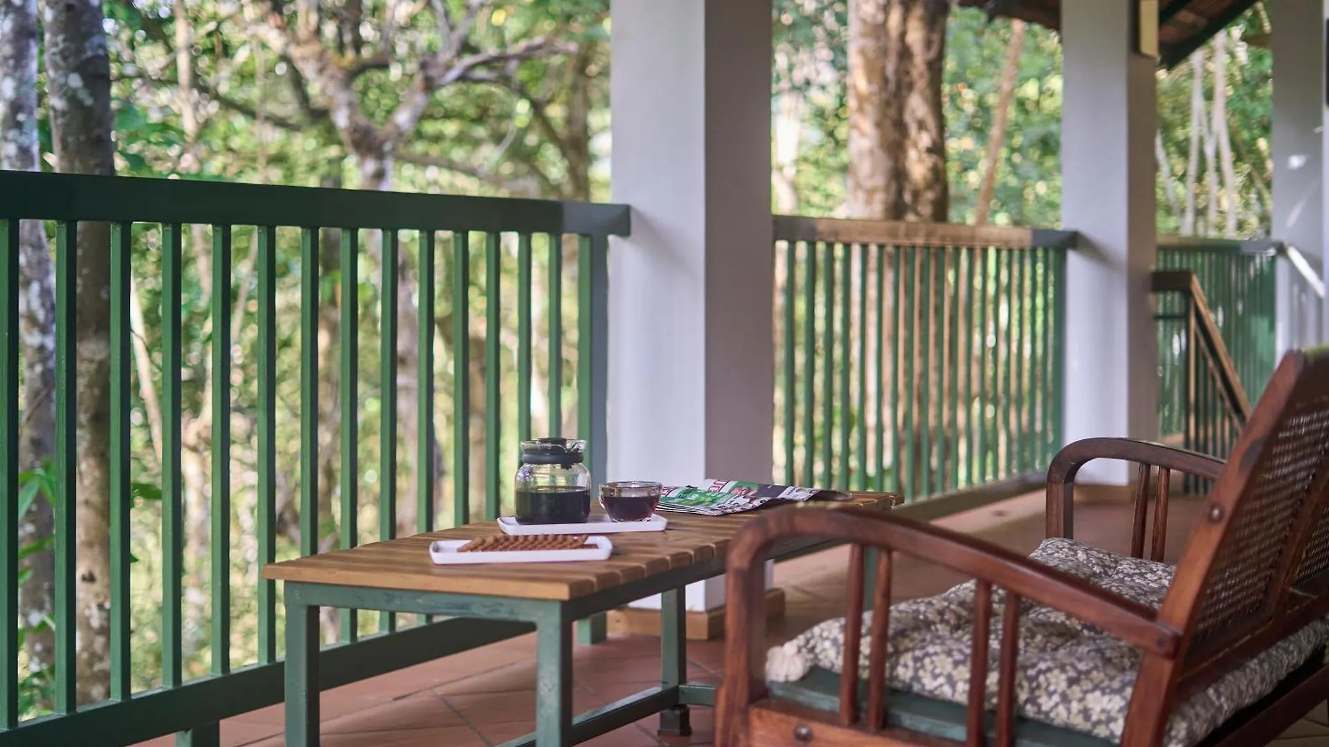 Curly Wood By Cluster Cloud Hotel Thekkady