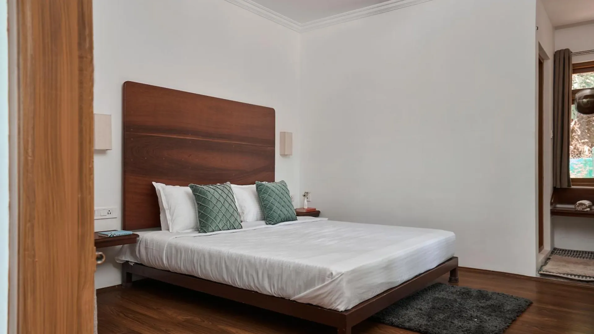 Curly Wood By Cluster Cloud Hotel Thekkady